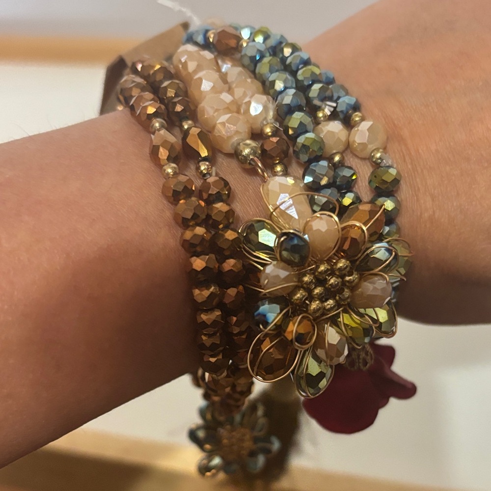 Bach Beaded set of 7 stretch bracelets with charms. NWT - Picture 4 of 15